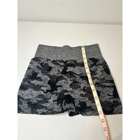 Women’s Seamless Camo Scrunch Shorts Size M High Waist Athletic Activewear - Picture 4 of 7
